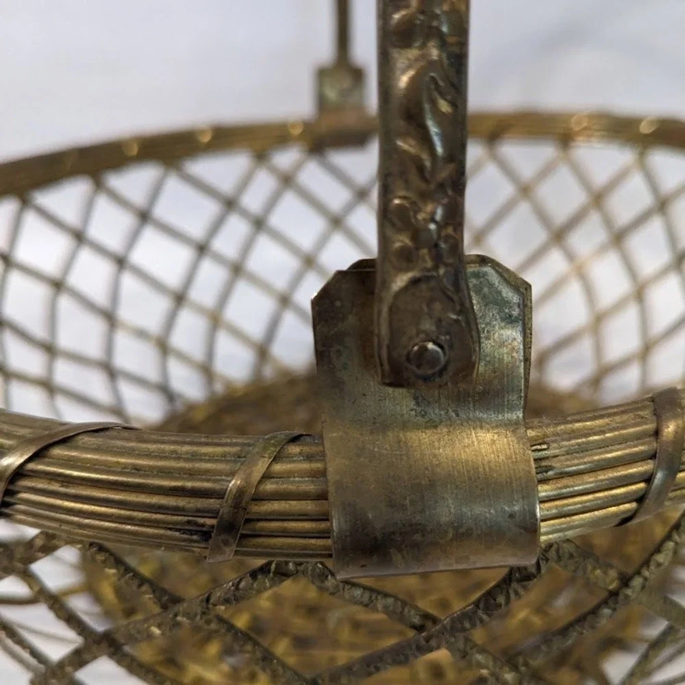 Vintage Brass Wire Basket Woven Lattice Metal Round Fruit Bowl Embossed Handle